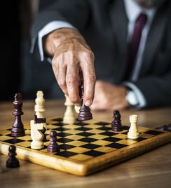 探究300英雄：不再热门，自走棋模式引退背后的玩家转向与游戏出路问题