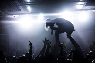 (我的舞台胡彦斌插曲我为歌狂)胡彦斌舞台魅力解析，音乐与情感的交织