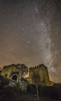 (钢铁苍穹1国语版免费播放)钢铁苍穹是一部由提莫·沃伦索拉执导的科幻电影，讲述了一个关于纳粹德国在月球建立秘密基地并计划入侵地球的故事。以下是一篇基于钢铁苍穹1补充内容的原创文章，将从多个角度进行分析介绍，并提出问题。