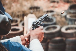 (小法正义之手和科技枪哪个好)小法正义之手与科技枪，探讨科技与司法的融合